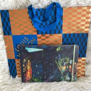 Louis Vuitton Table Book (Free Holiday Paper Bag & Mystery La Mer item)